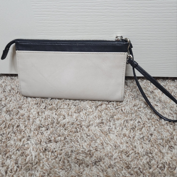 GUC Coach Leather Wristlet - Picture 3 of 10